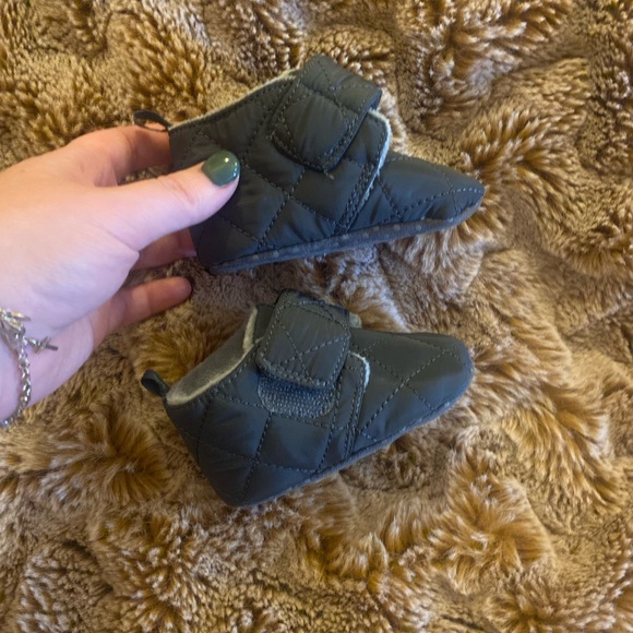 NWOT H&M baby black fleece quilted winter booties for boys- Stylish & Cozy - Picture 4 of 5